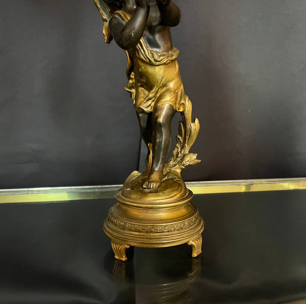 Lampe à huile XIXe en bronze et verre émaillé, décor au putto-photo-4