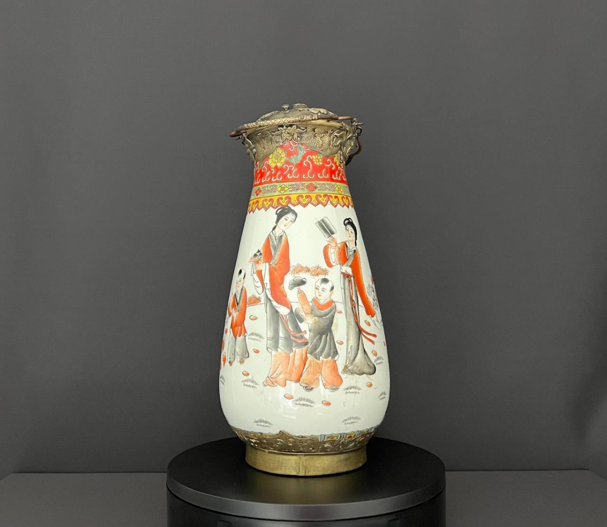 Pipe à eau chinoise en porcelaine et bronze, fin XIXe – début XXe siècle