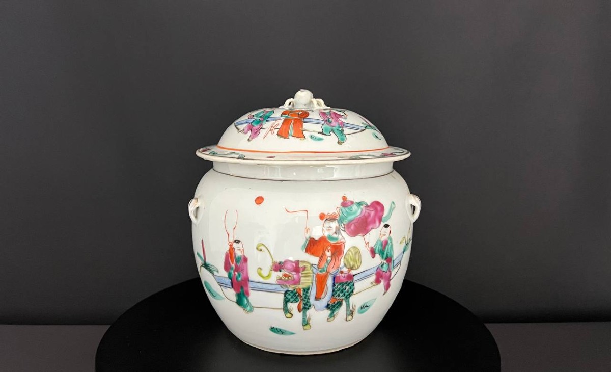 Covered Pot In Chinese Porcelain, Famille Rose Decoration With Children, Late 19th – Early 20th