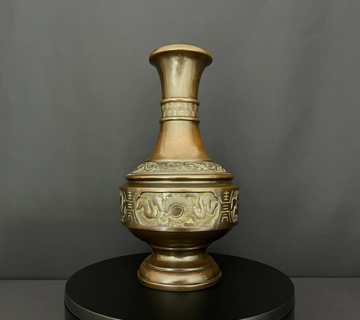 Grande vase en bronze décoré de motifs archaïsants, Chine-photo-2
