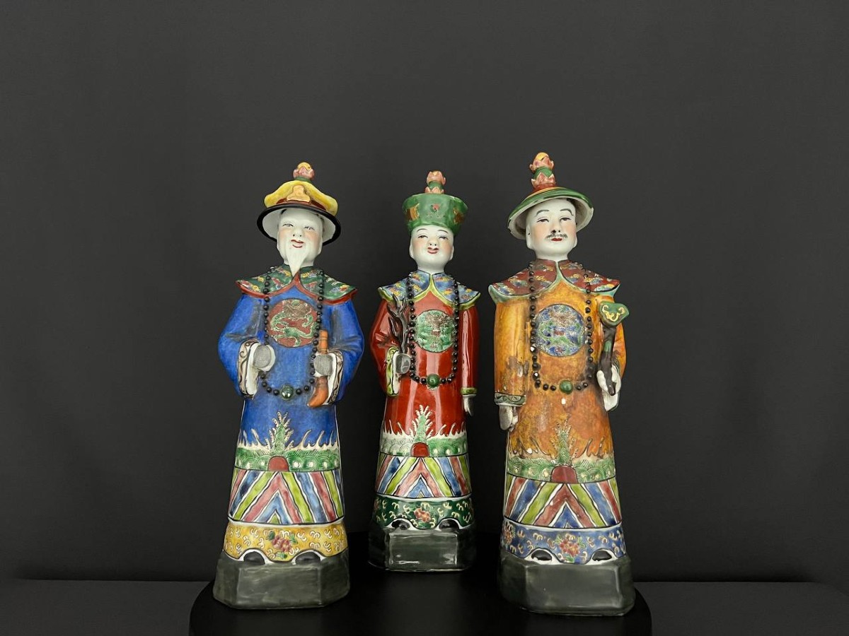 Polychrome Porcelain Statues – Chinese Mandarins
