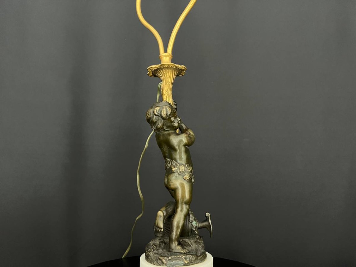 Grande lampe en bronze patiné et doré, putto au cornet – style Louis XVI, début XXe siècle-photo-6