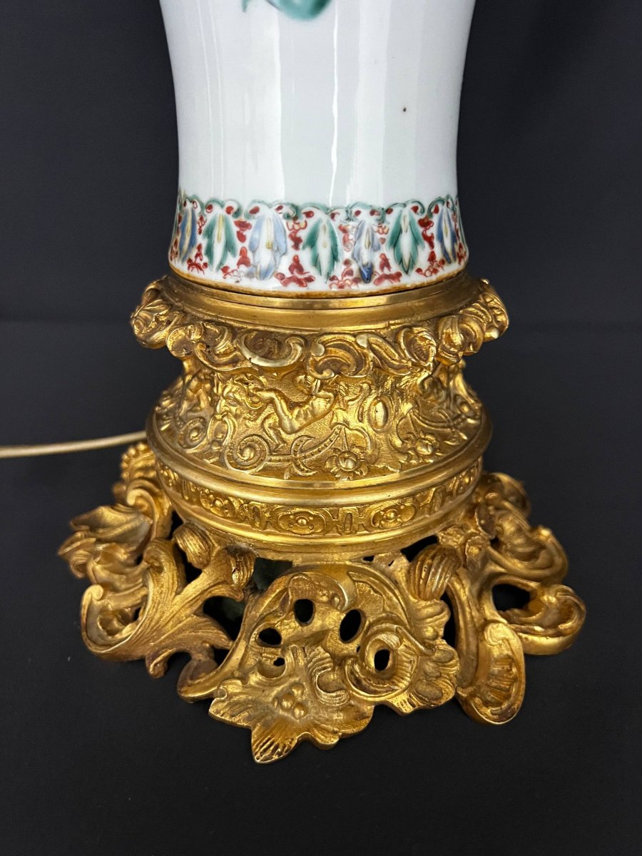 Grande lampe en porcelaine et bronze doré, décor polychrome Famille Rose – fin XIXe siècle-photo-2