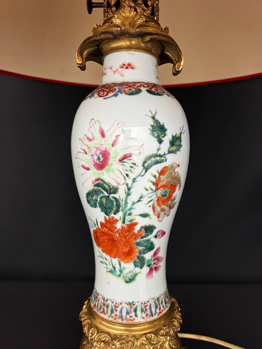 Grande lampe en porcelaine et bronze doré, décor polychrome Famille Rose – fin XIXe siècle-photo-2