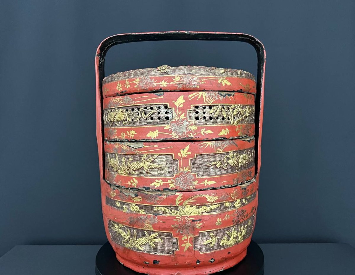 Chinese Wedding Basket In Red And Gold Lacquer-photo-3