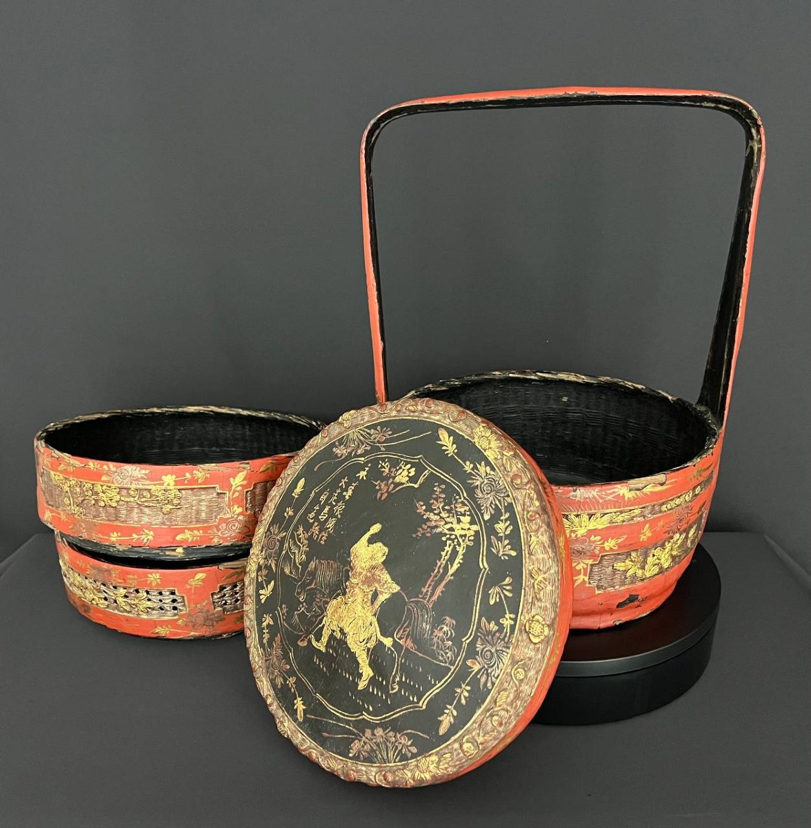 Chinese Wedding Basket In Red And Gold Lacquer-photo-8