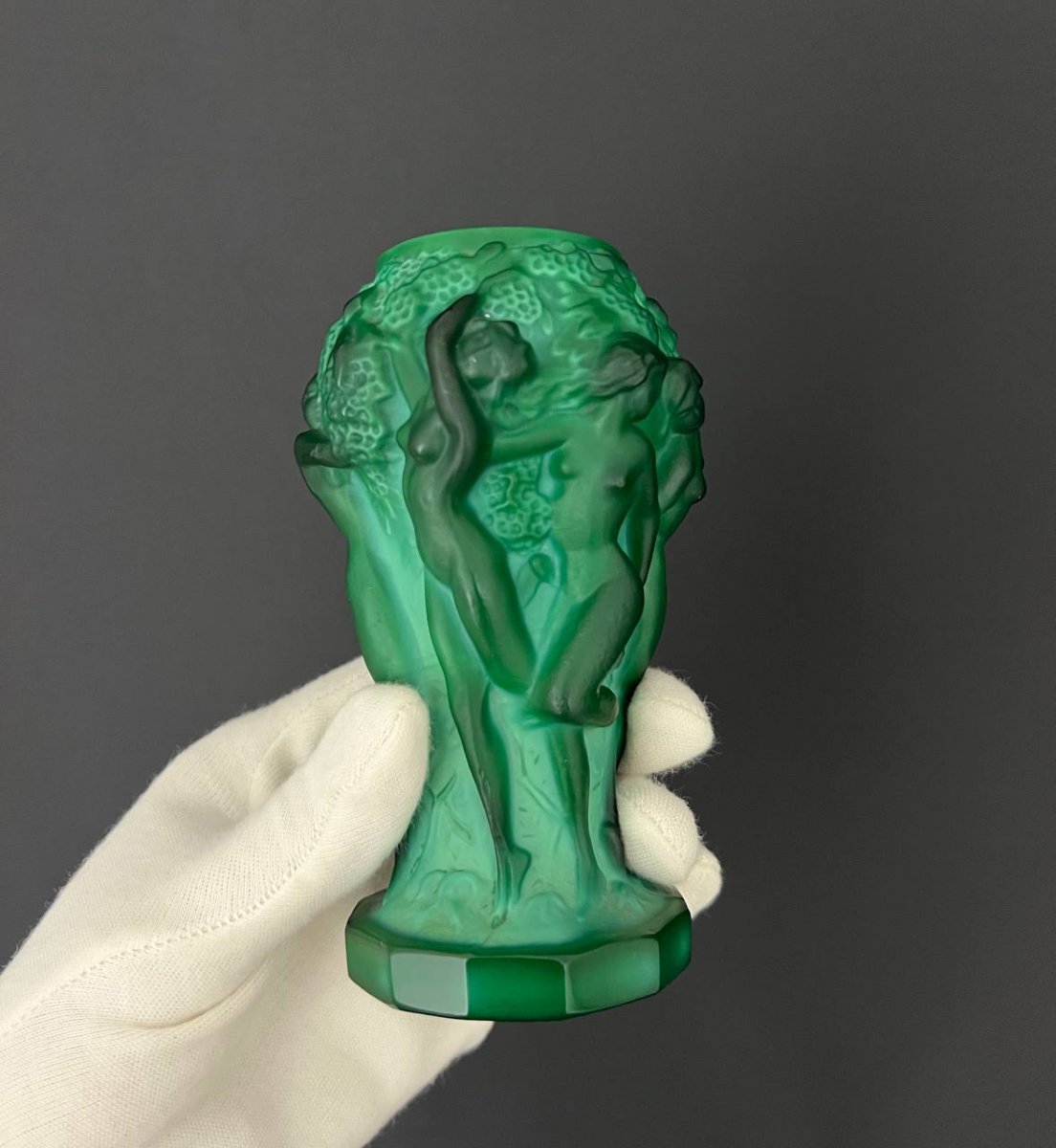 Heinrich Hoffmann, Vase Art Déco « Bacchantes » en verre couleur malachite-photo-3