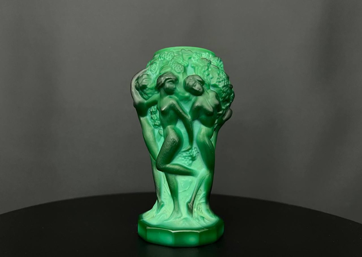 Heinrich Hoffmann, Vase Art Déco « Bacchantes » en verre couleur malachite
