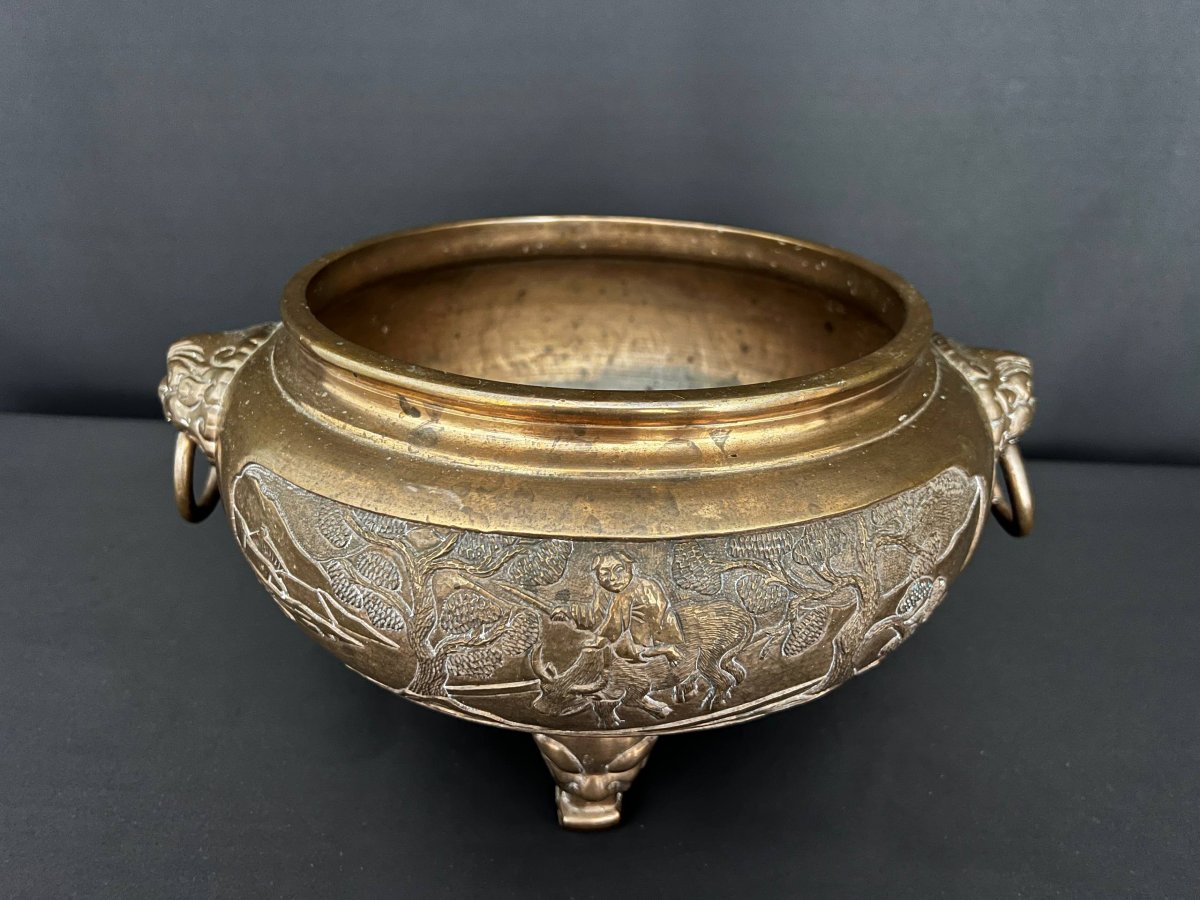 Antique Chinese Bronze Incense Burner With Carved Decoration-photo-2