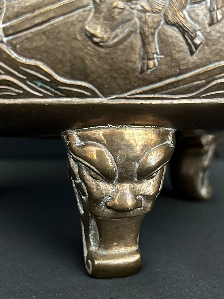 Antique Chinese Bronze Incense Burner With Carved Decoration-photo-3