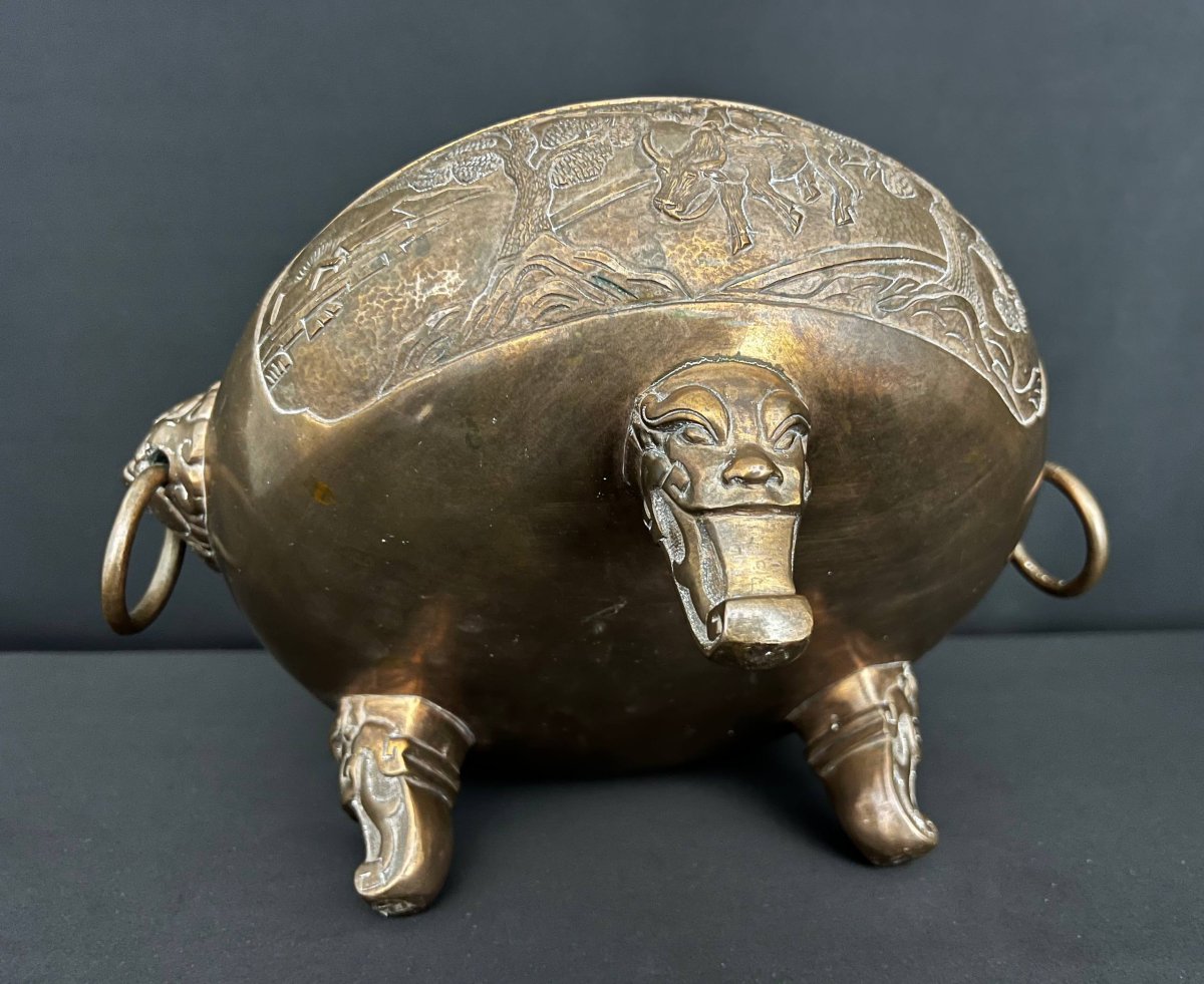 Antique Chinese Bronze Incense Burner With Carved Decoration-photo-5