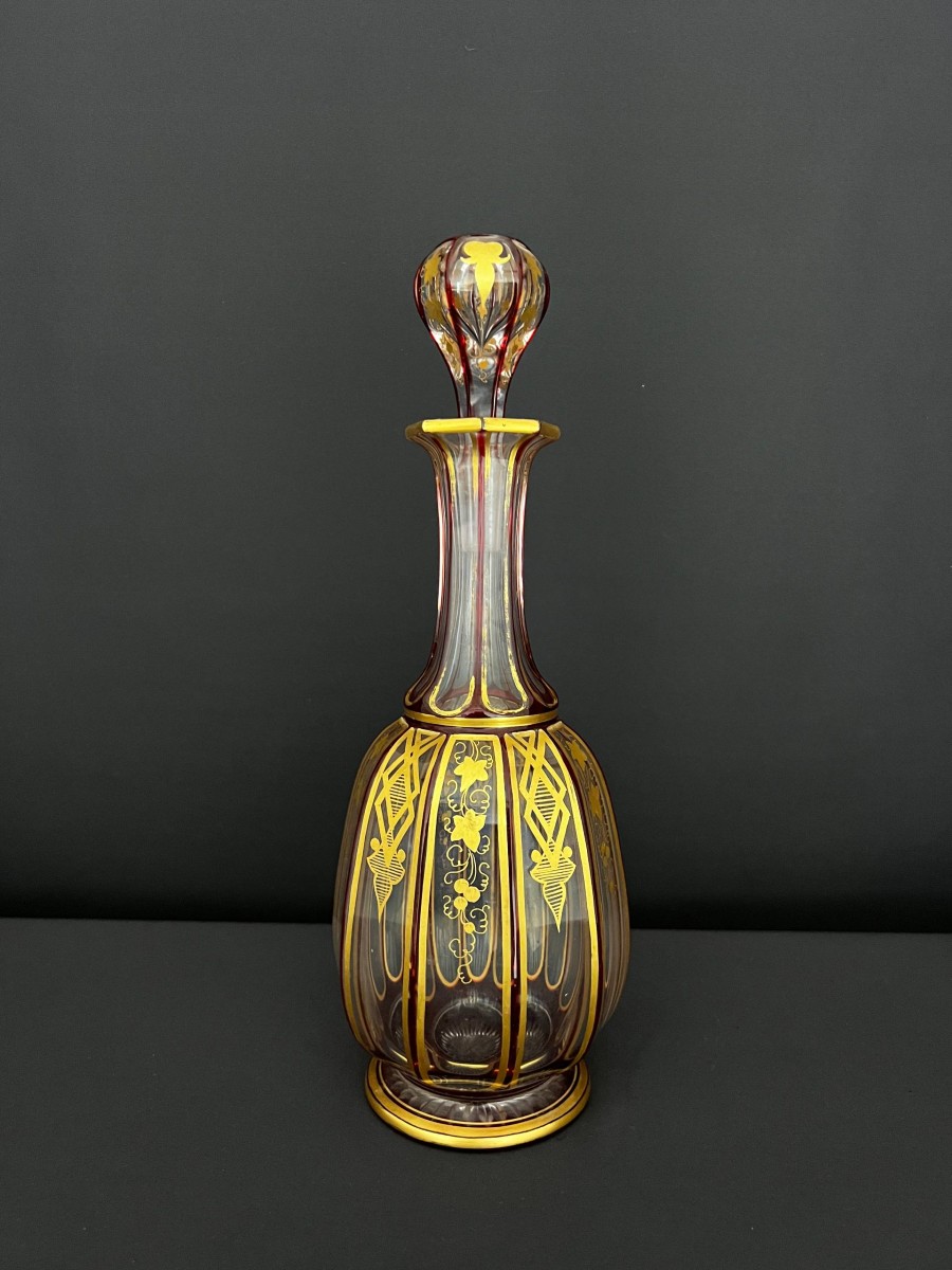 Carafe en cristal doublé rubis, fin XIXe siècle.