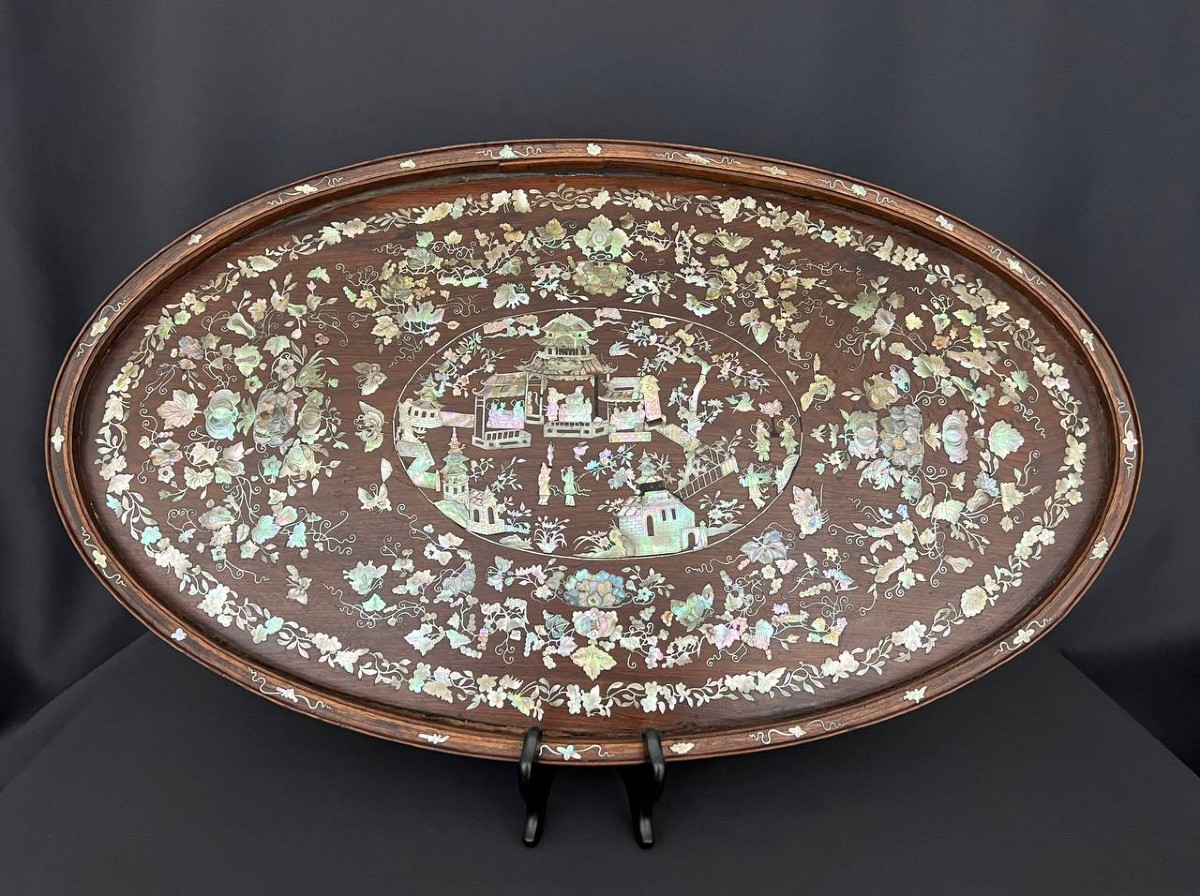 Plateau décoratif asiatique en bois exotique incrusté de nacre