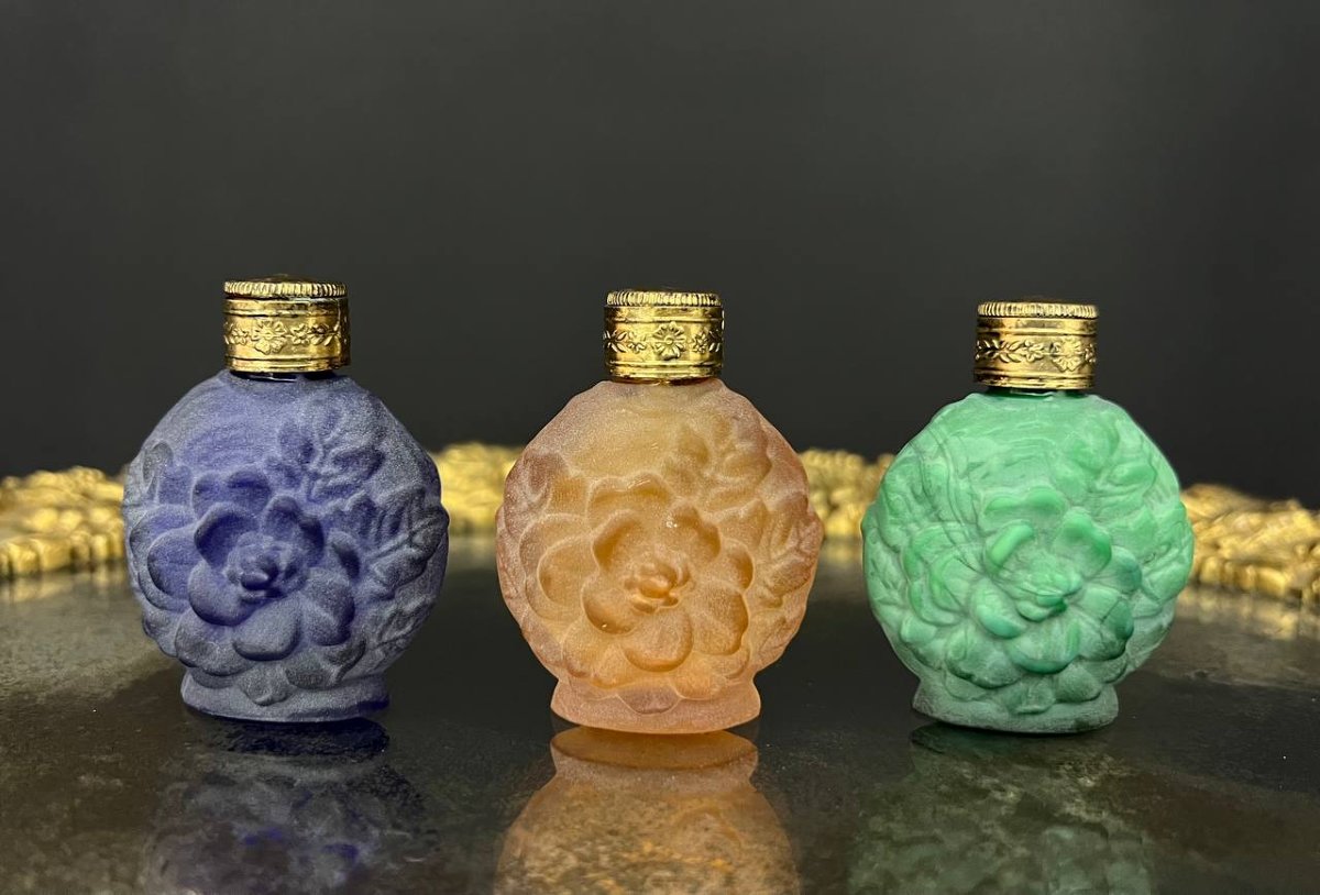 Trois flacons à parfum Art Déco en verre satiné-photo-2