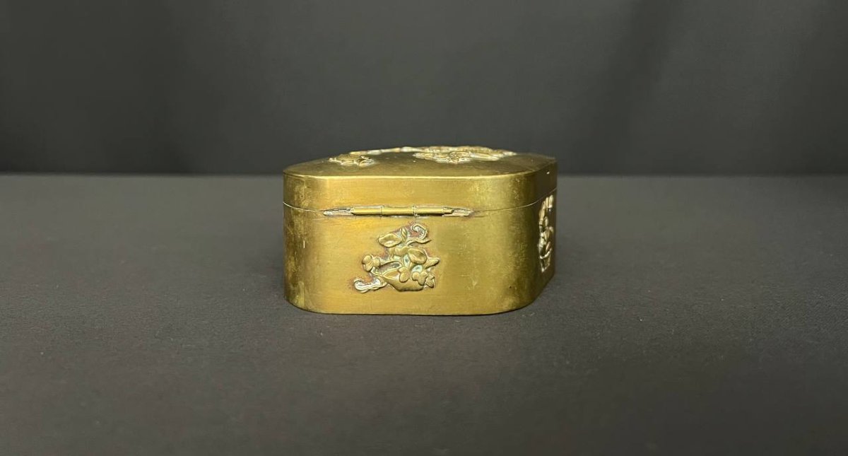 Boîte japonaise en bronze à motifs floraux et animaliers – Époque Meiji-photo-3