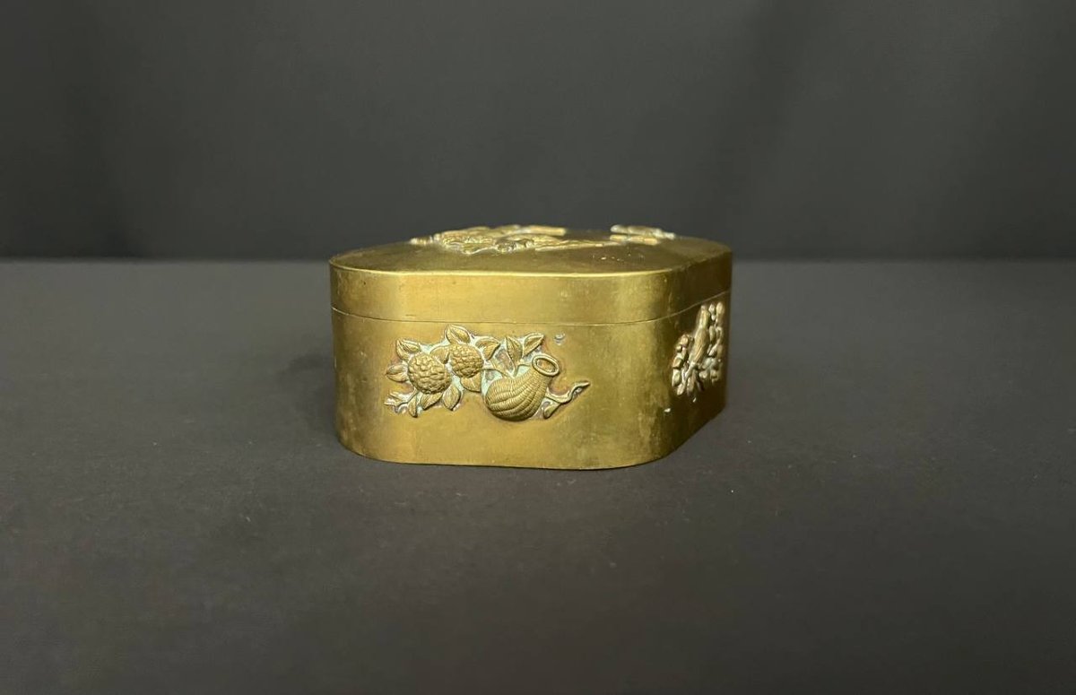 Boîte japonaise en bronze à motifs floraux et animaliers – Époque Meiji-photo-6