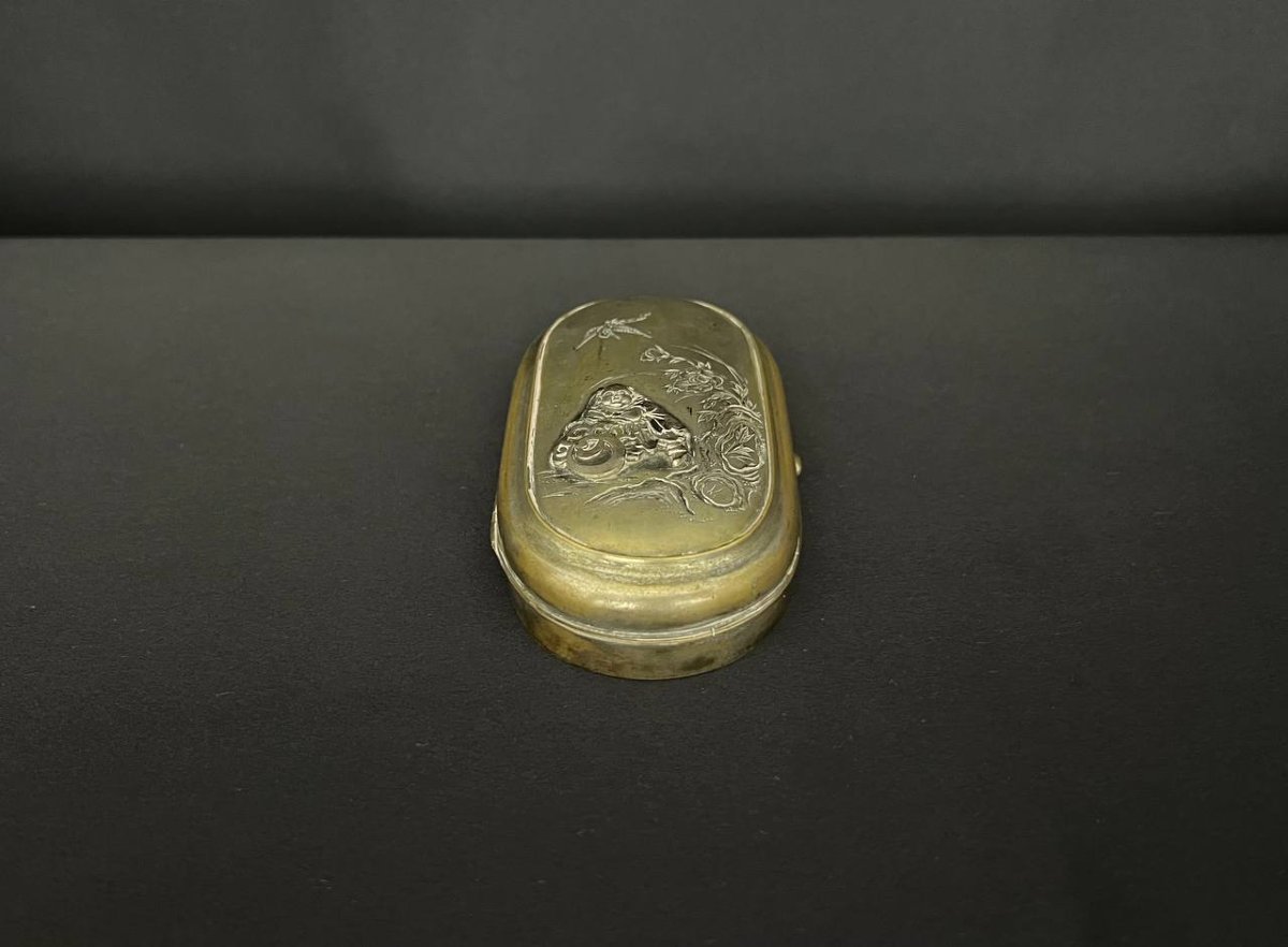 Boîte japonaise en bronze à patine ancienne, époque Meiji (1868–1912).-photo-1