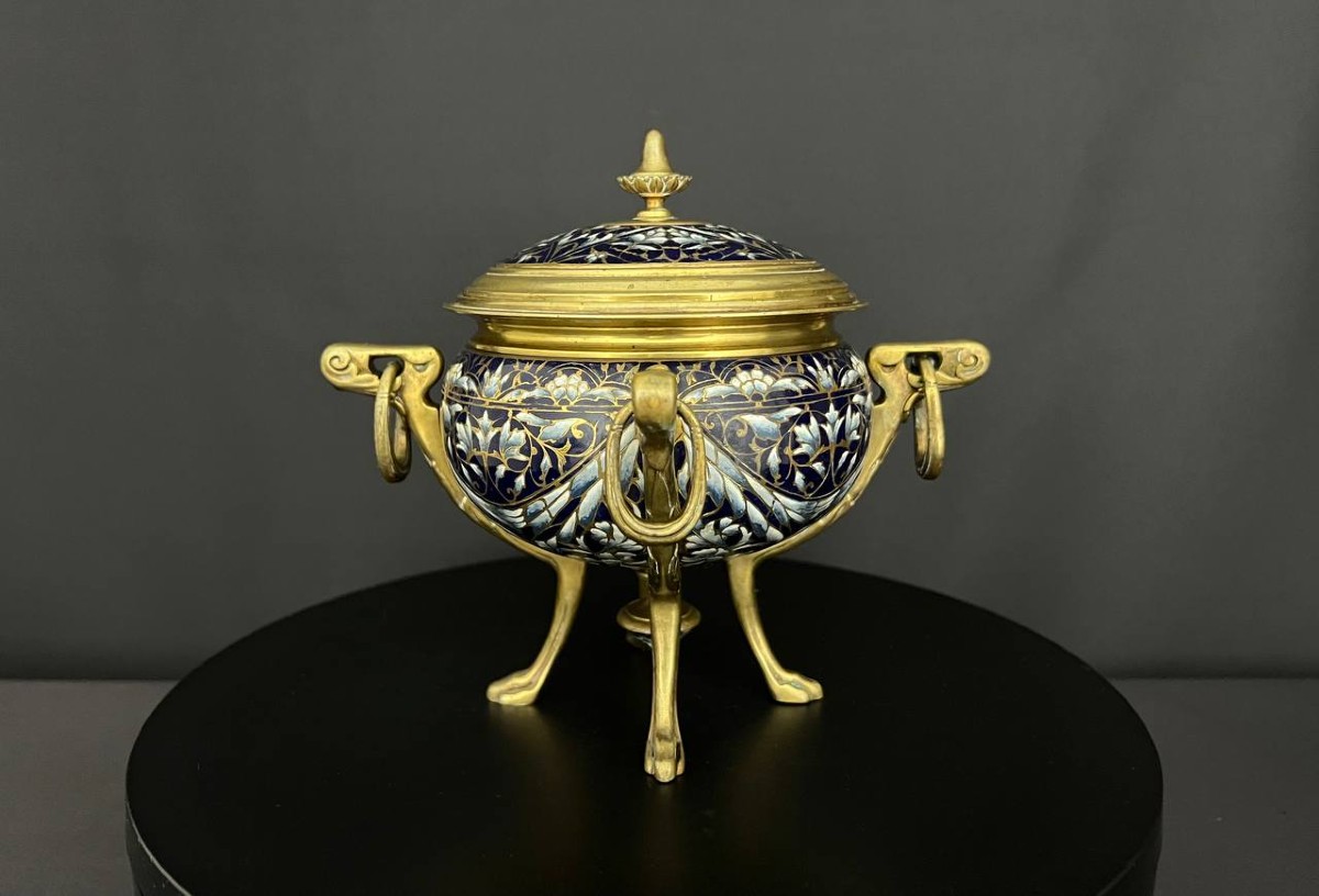 Coupe couverte en bronze à émaux cloisonnés