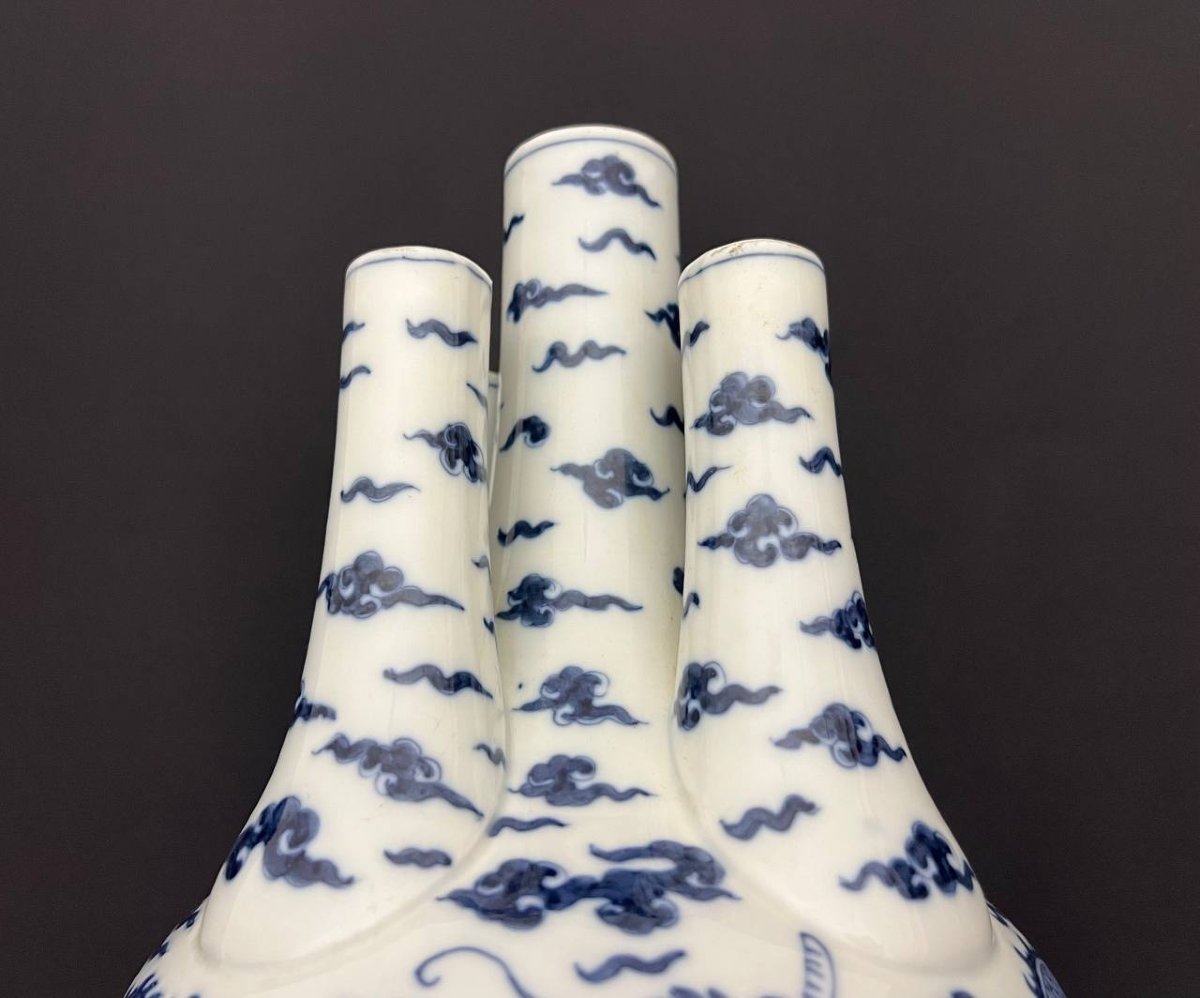 Large Chinese Vase With Dragons – Blue And White Porcelain With Five Collars-photo-3