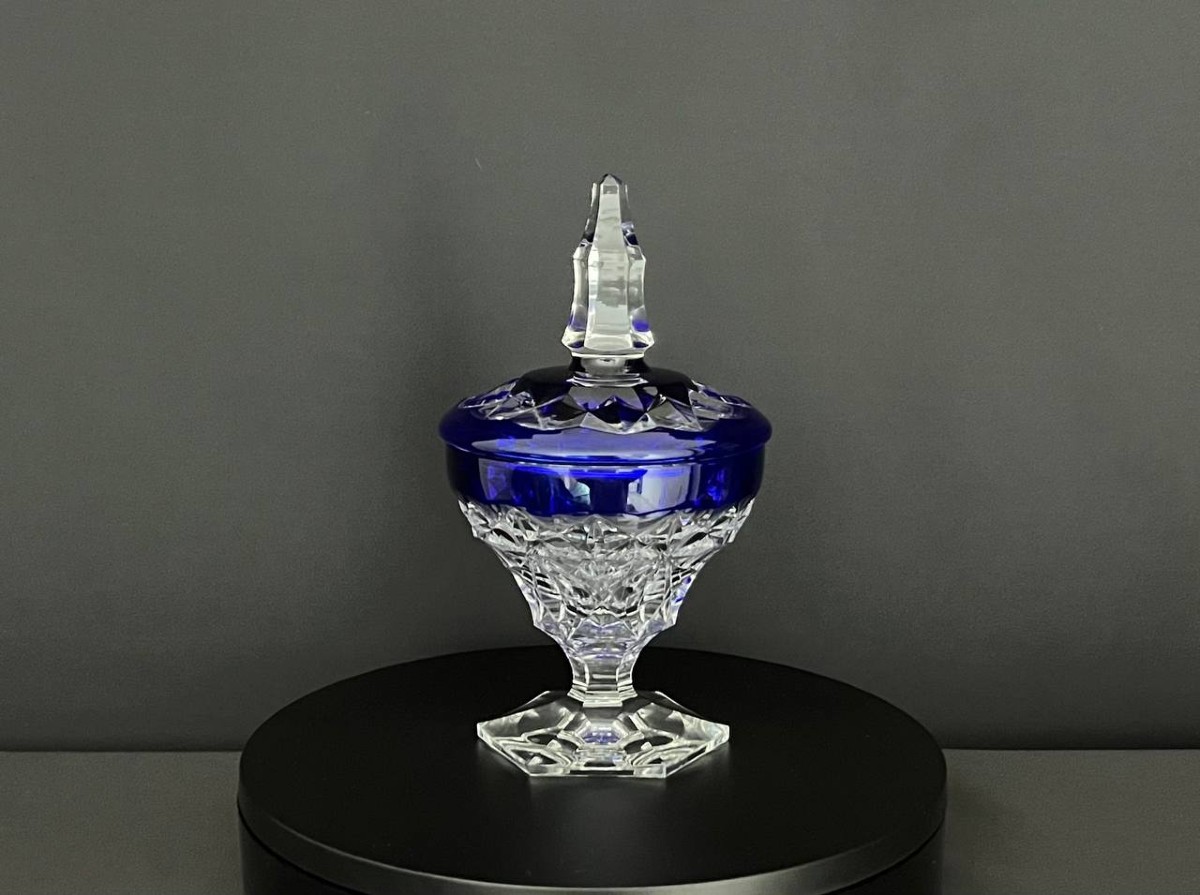 Bonbonnière couverte en cristal taillé bleu overlay Val Saint Lambert