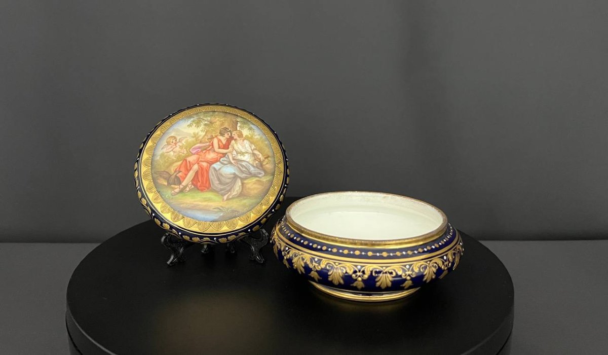 Hand-painted Viennese Porcelain Box-photo-2