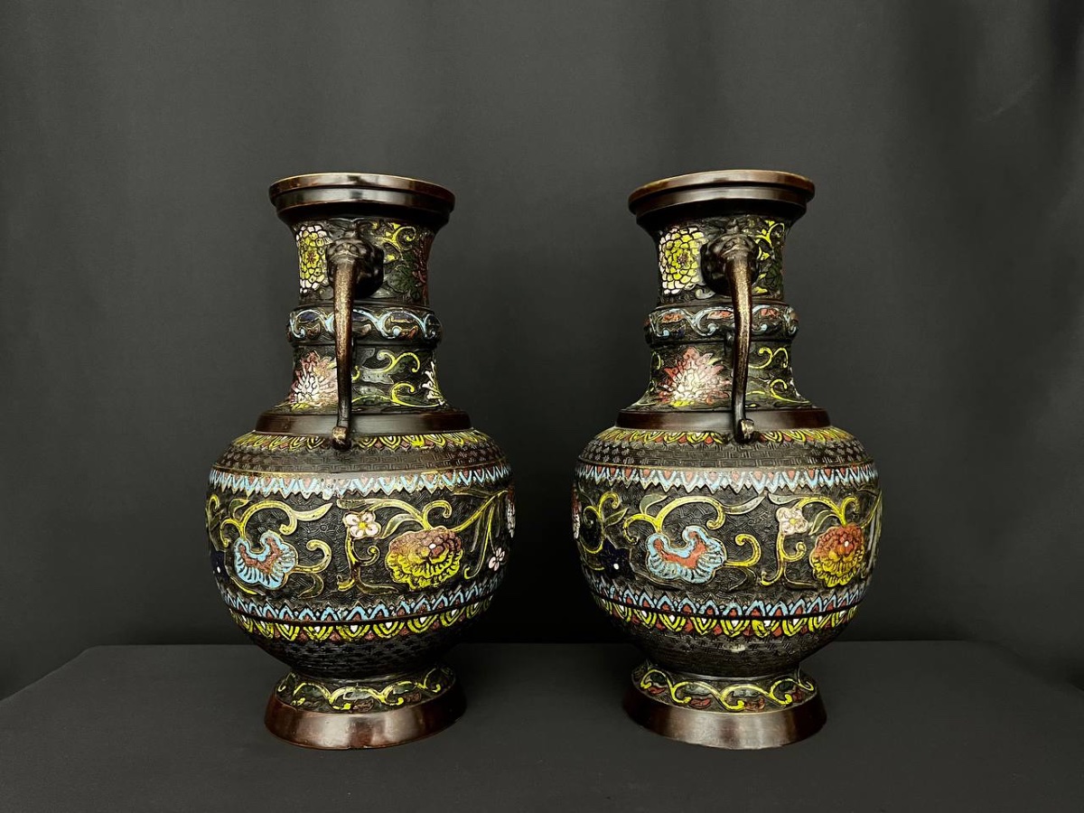 Paire de vases chinois en émaux cloisonnés, décor floral, fin XIXe – début XXe siècle-photo-2