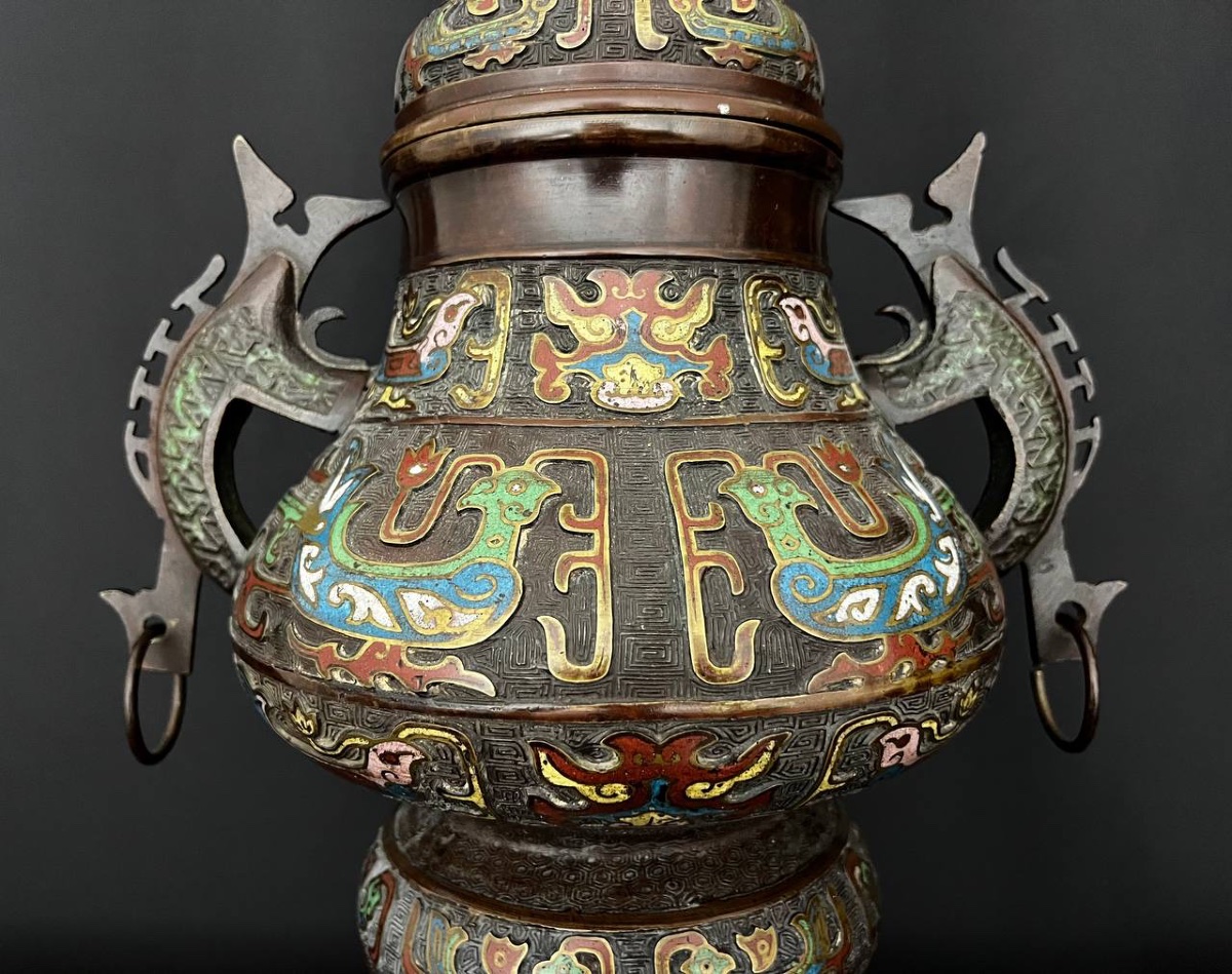 Grand brûle-parfum chinois en bronze et émaux, décor archaïsant, fin XIXe – début XXe siècle-photo-3