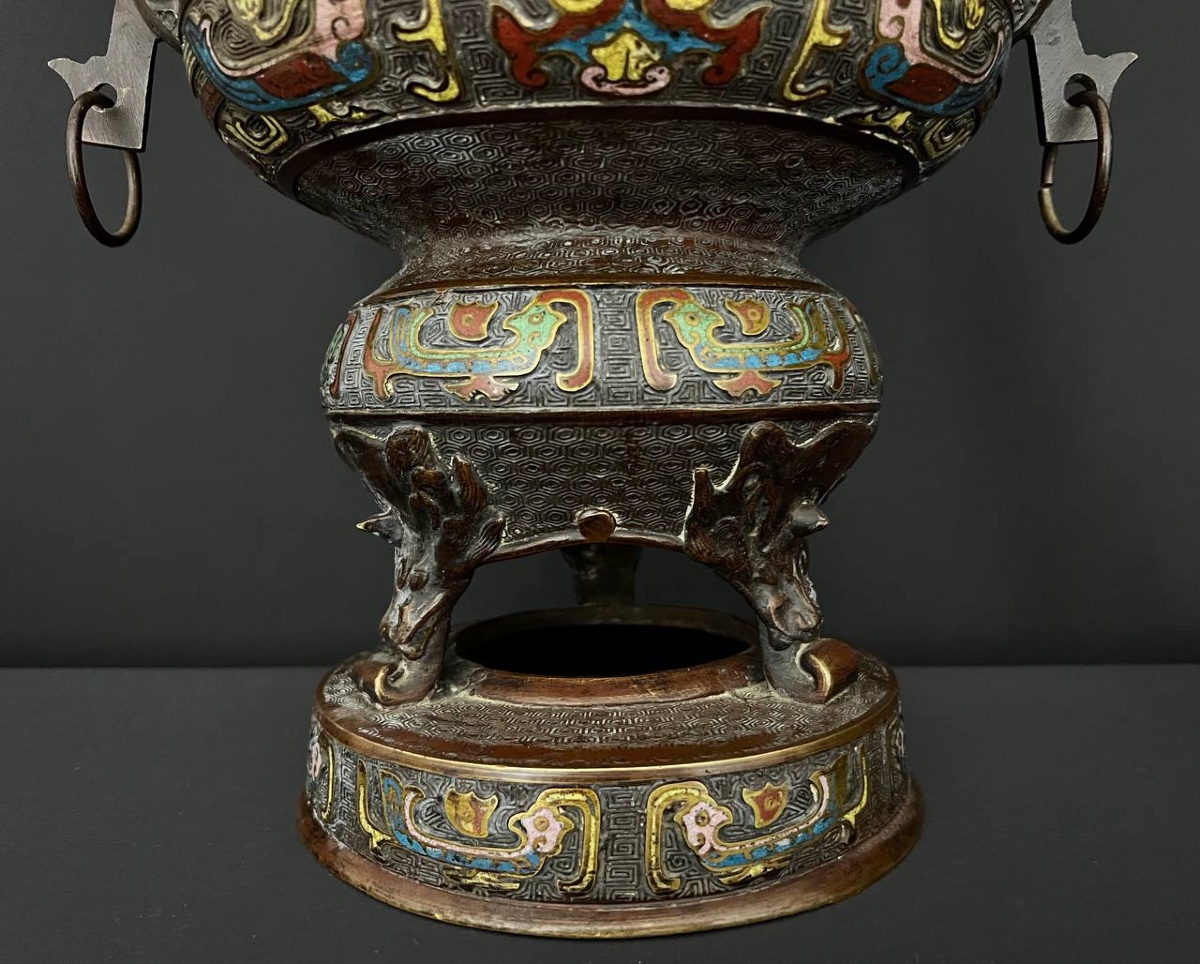 Grand brûle-parfum chinois en bronze et émaux, décor archaïsant, fin XIXe – début XXe siècle-photo-4