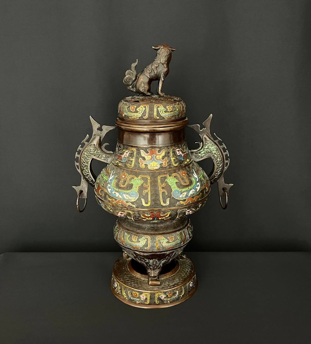 Grand brûle-parfum chinois en bronze et émaux, décor archaïsant, fin XIXe – début XXe siècle-photo-4