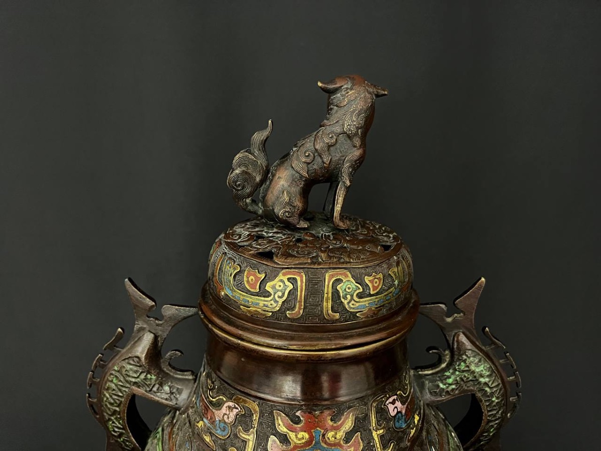 Grand brûle-parfum chinois en bronze et émaux, décor archaïsant, fin XIXe – début XXe siècle-photo-5