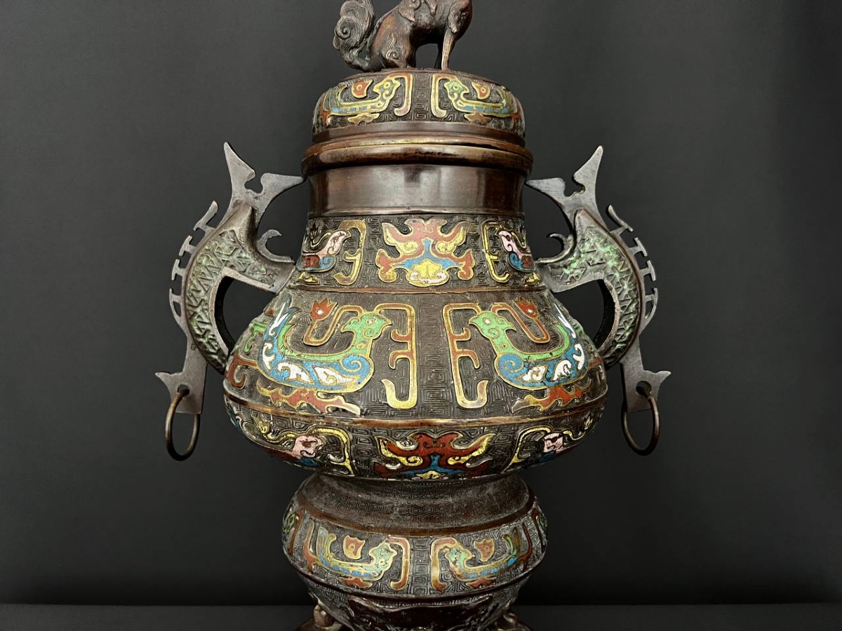 Grand brûle-parfum chinois en bronze et émaux, décor archaïsant, fin XIXe – début XXe siècle-photo-6
