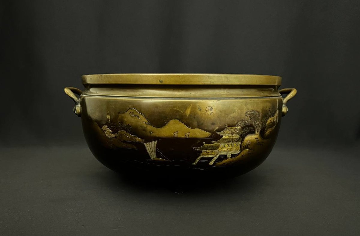 Grande jardinière japonisante en bronze à décor de paysage lacustre-photo-2