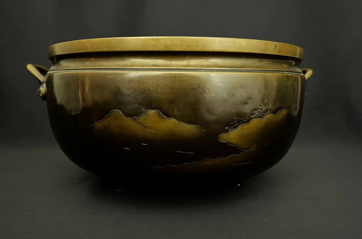 Grande jardinière japonisante en bronze à décor de paysage lacustre-photo-2