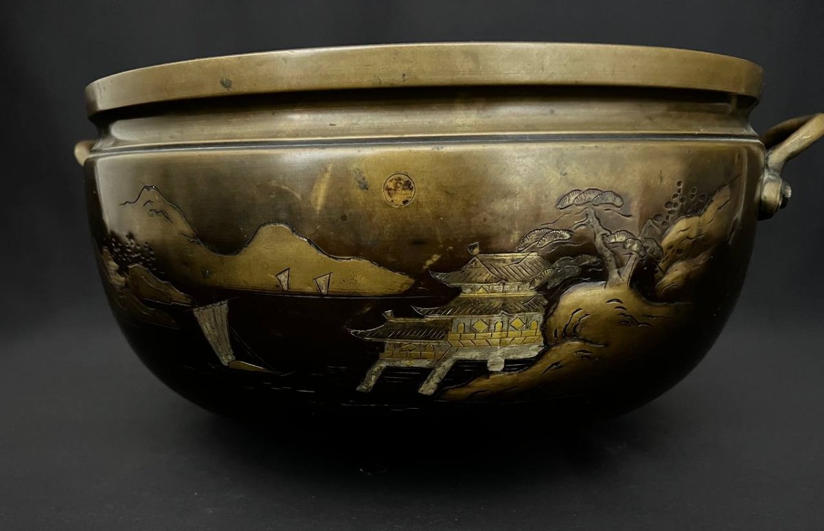 Grande jardinière japonisante en bronze à décor de paysage lacustre-photo-6