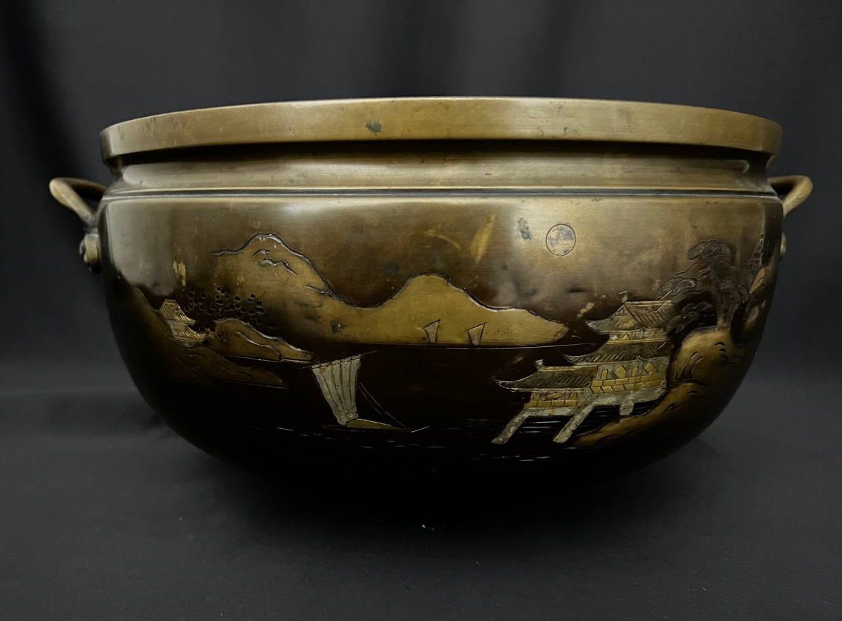 Grande jardinière japonisante en bronze à décor de paysage lacustre-photo-7