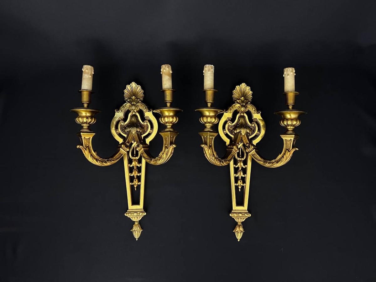 Grande paire d’appliques murales en bronze doré de style Louis XVl-photo-1