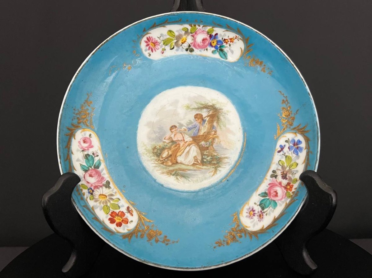 Assiette en porcelaine française  à fond turquoise, décor floral et scène galante, XIXe siècle-photo-1