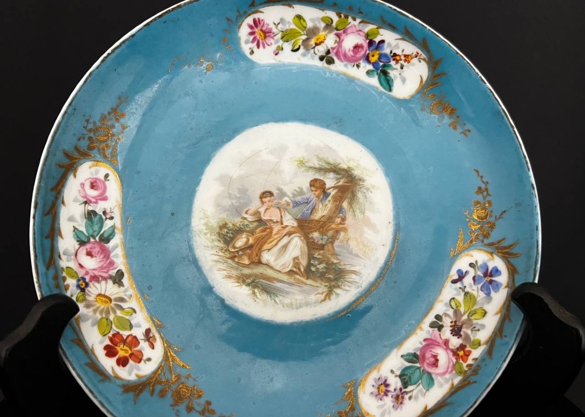 Assiette en porcelaine française  à fond turquoise, décor floral et scène galante, XIXe siècle-photo-3