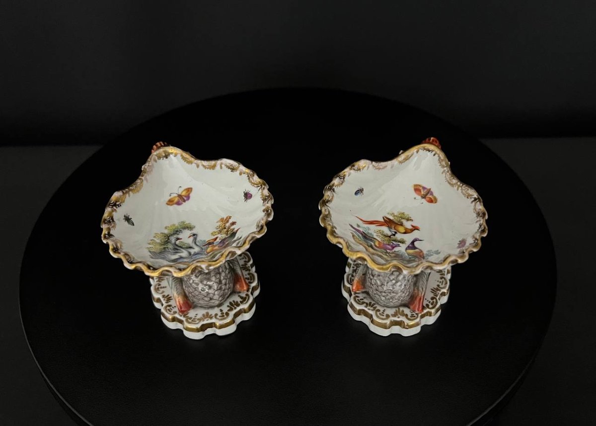 Paire de coupes en porcelaine figurative aux poissons, décor oiseaux, style Meissen-photo-2