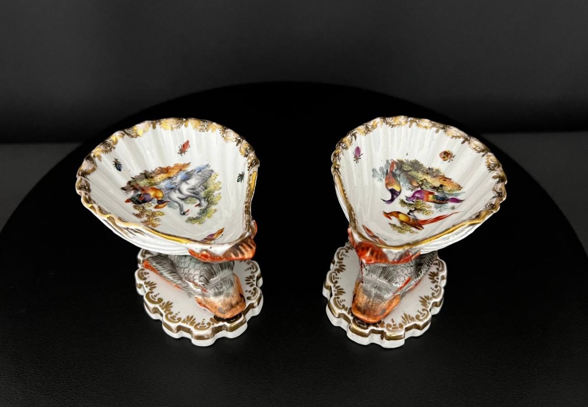 Paire de coupes en porcelaine figurative aux poissons, décor oiseaux, style Meissen-photo-3