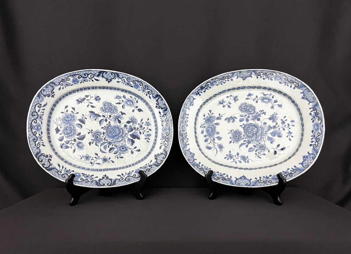 Large Pair Of Oval Chinese Porcelain Dishes With Blue And White Decoration-photo-1