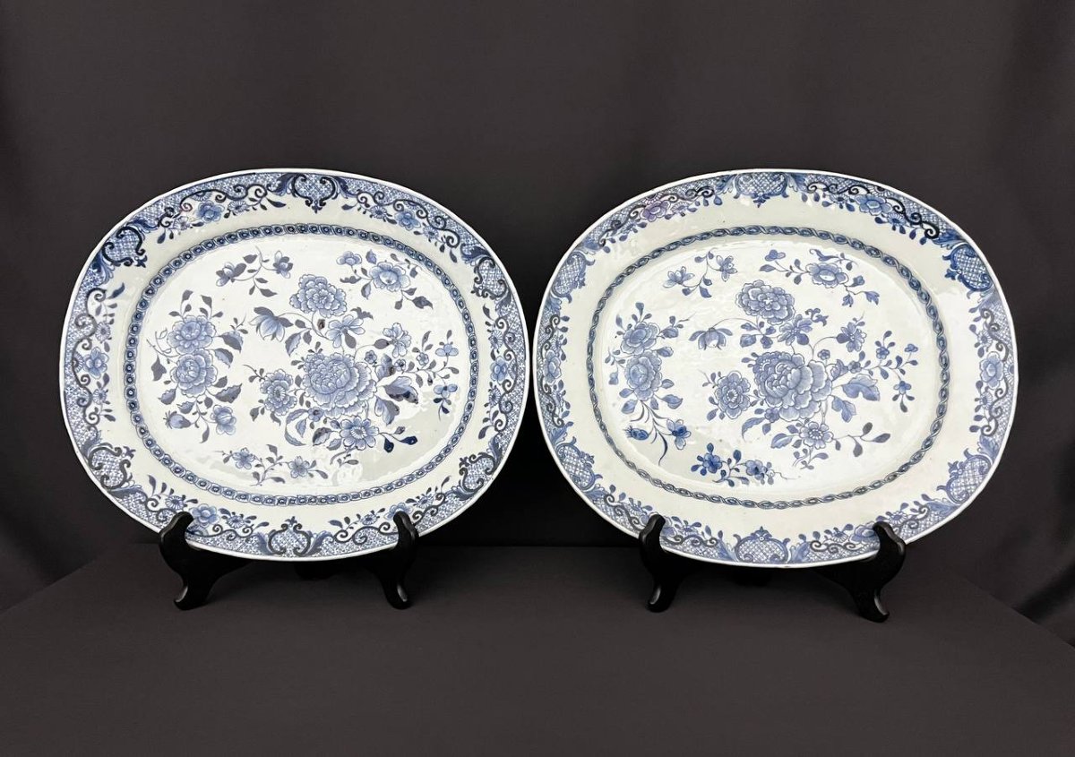 Large Pair Of Oval Chinese Porcelain Dishes With Blue And White Decoration-photo-2