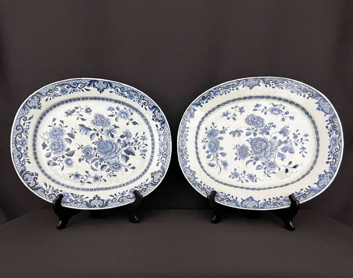 Large Pair Of Oval Chinese Porcelain Dishes With Blue And White Decoration