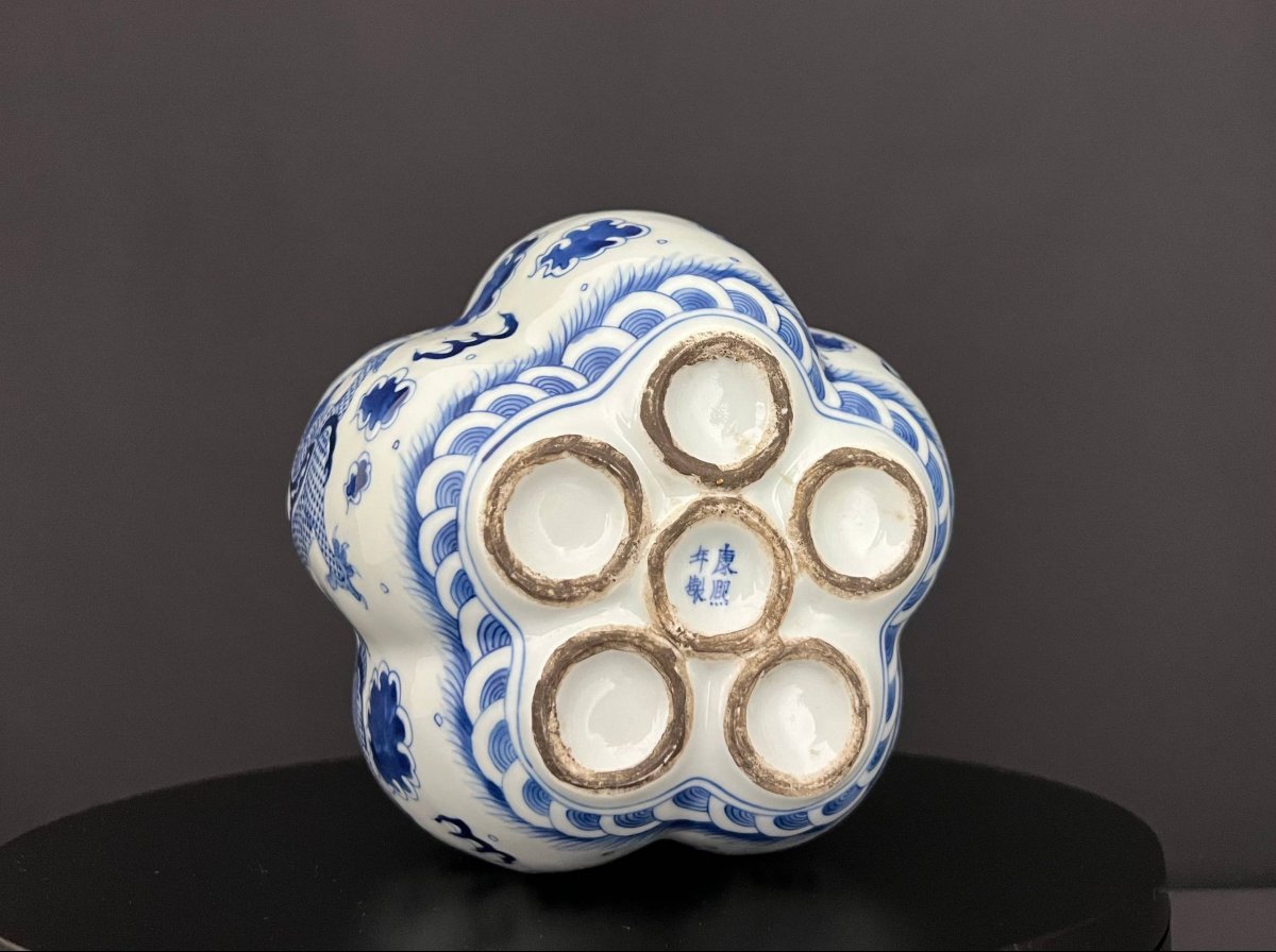 Blue And White Chinese Porcelain Vase With Dragon Design-photo-6