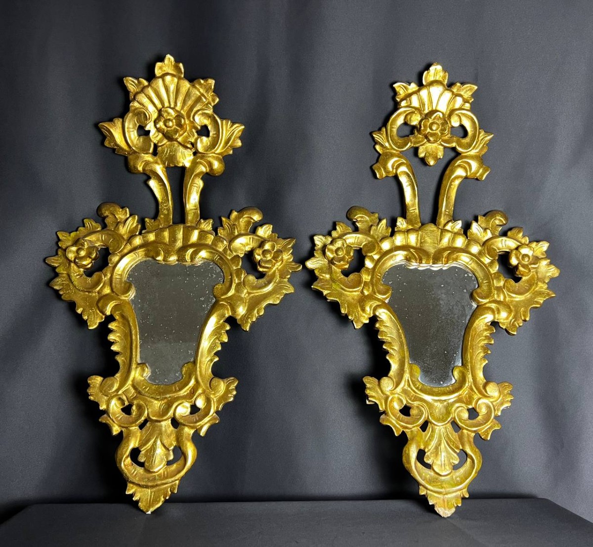 Paire de miroirs en bois sculpté et doré, style baroque italien, XIXe siècle