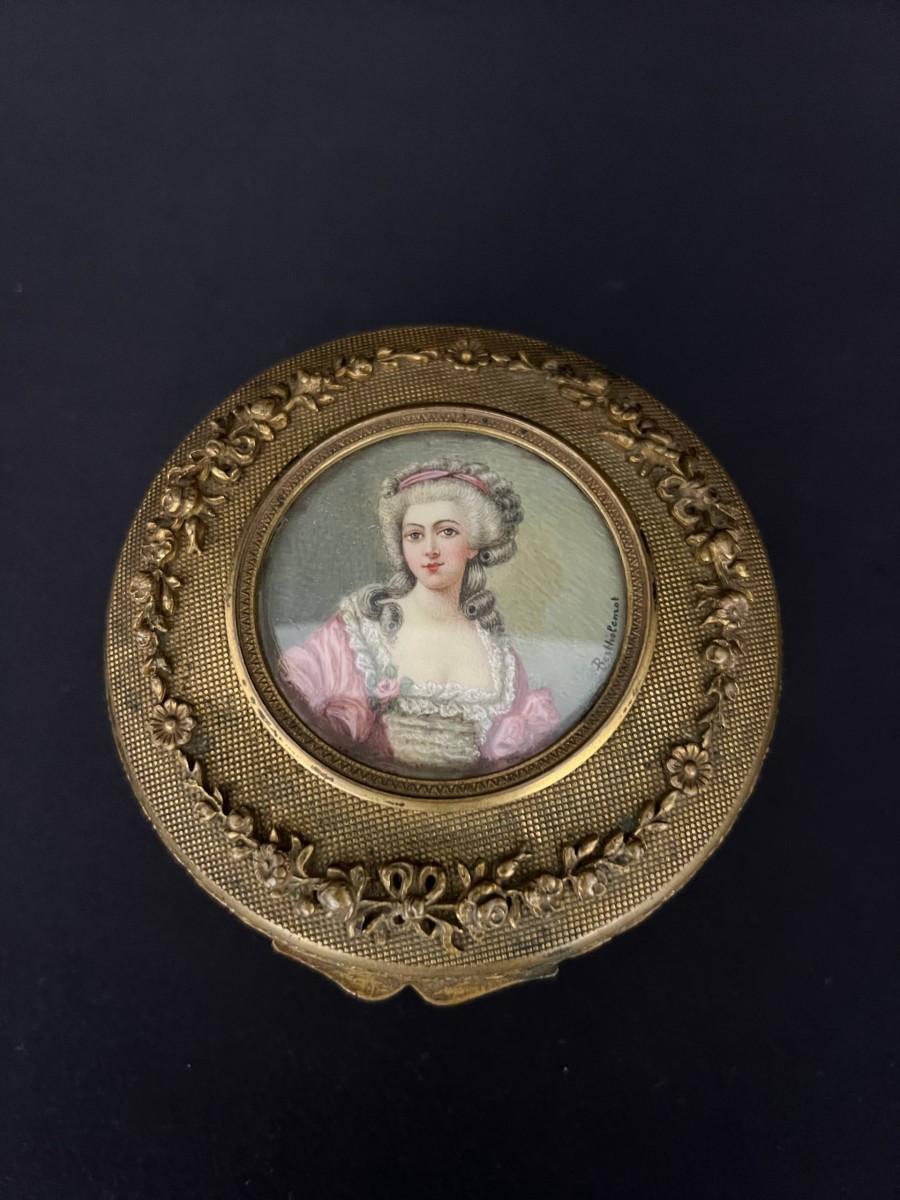 Boîte à bijoux en bronze doré, miniature signée, style Louis XVI