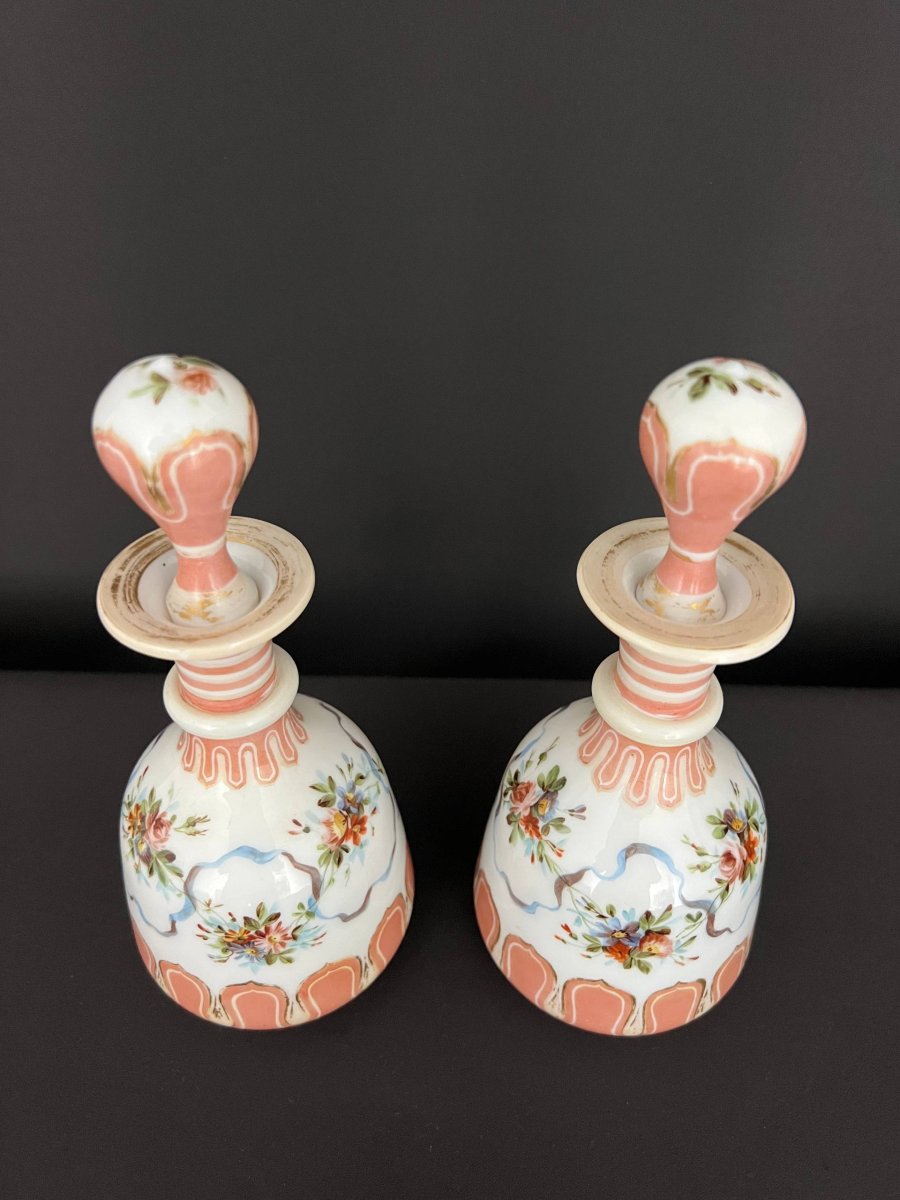 Paire de flacons en opaline peinte et dorée, époque Napoléon III-photo-1