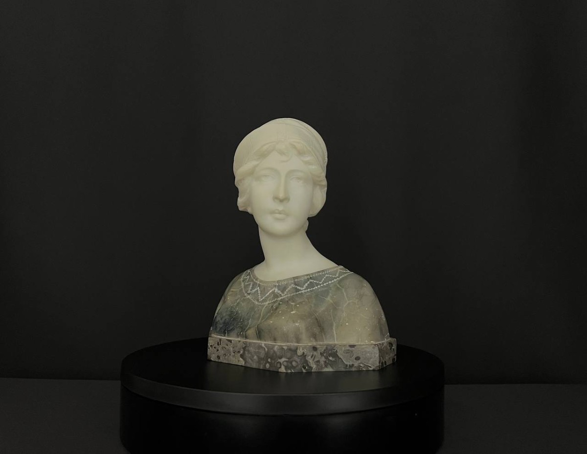 Female Bust In Alabaster And Marble - Art Deco Style