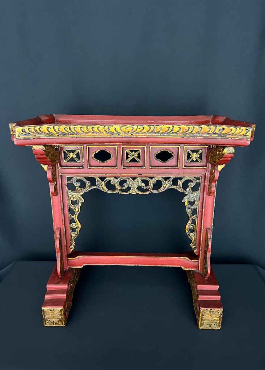 Decorative Asian-style Sellette In Red Lacquered And Gilded Wood