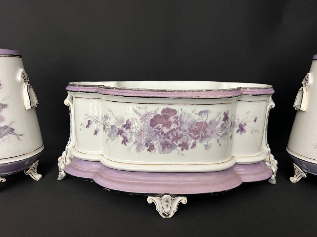 Jardinière ancienne en porcelaine avec sa paire de vases assortis-photo-1